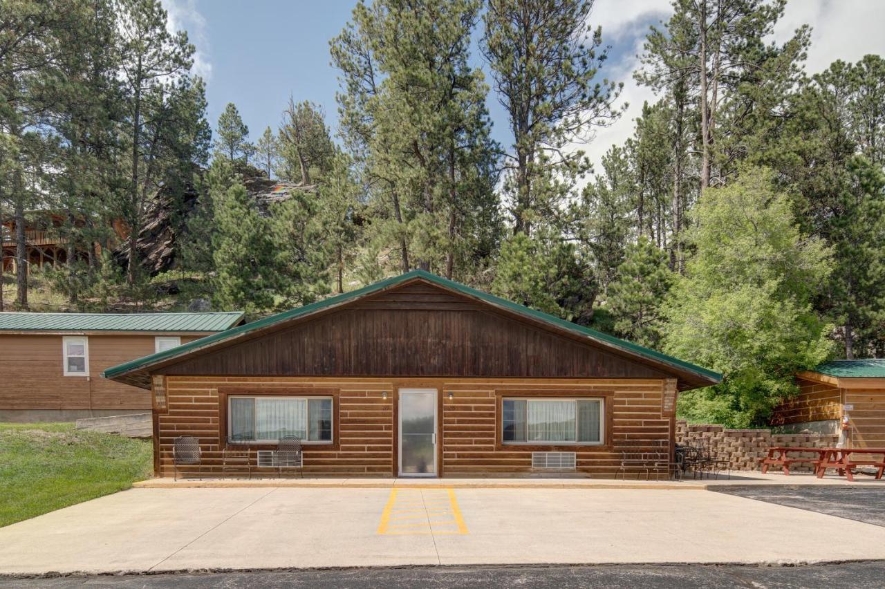 Rock Crest Lodge & Cabins Custer Bagian luar foto