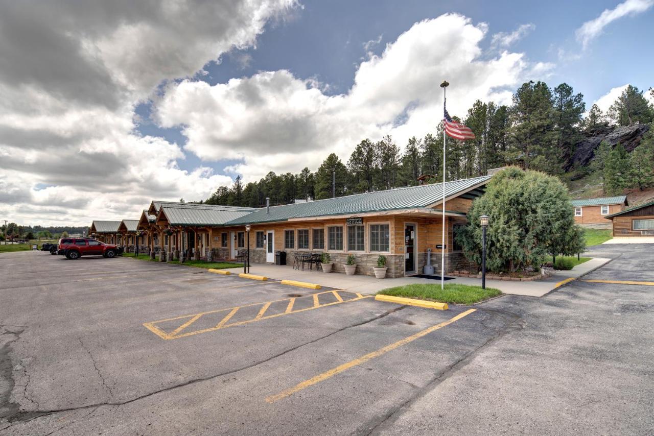 Rock Crest Lodge & Cabins Custer Bagian luar foto