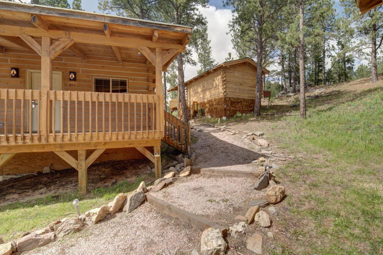 Rock Crest Lodge & Cabins Custer Bagian luar foto