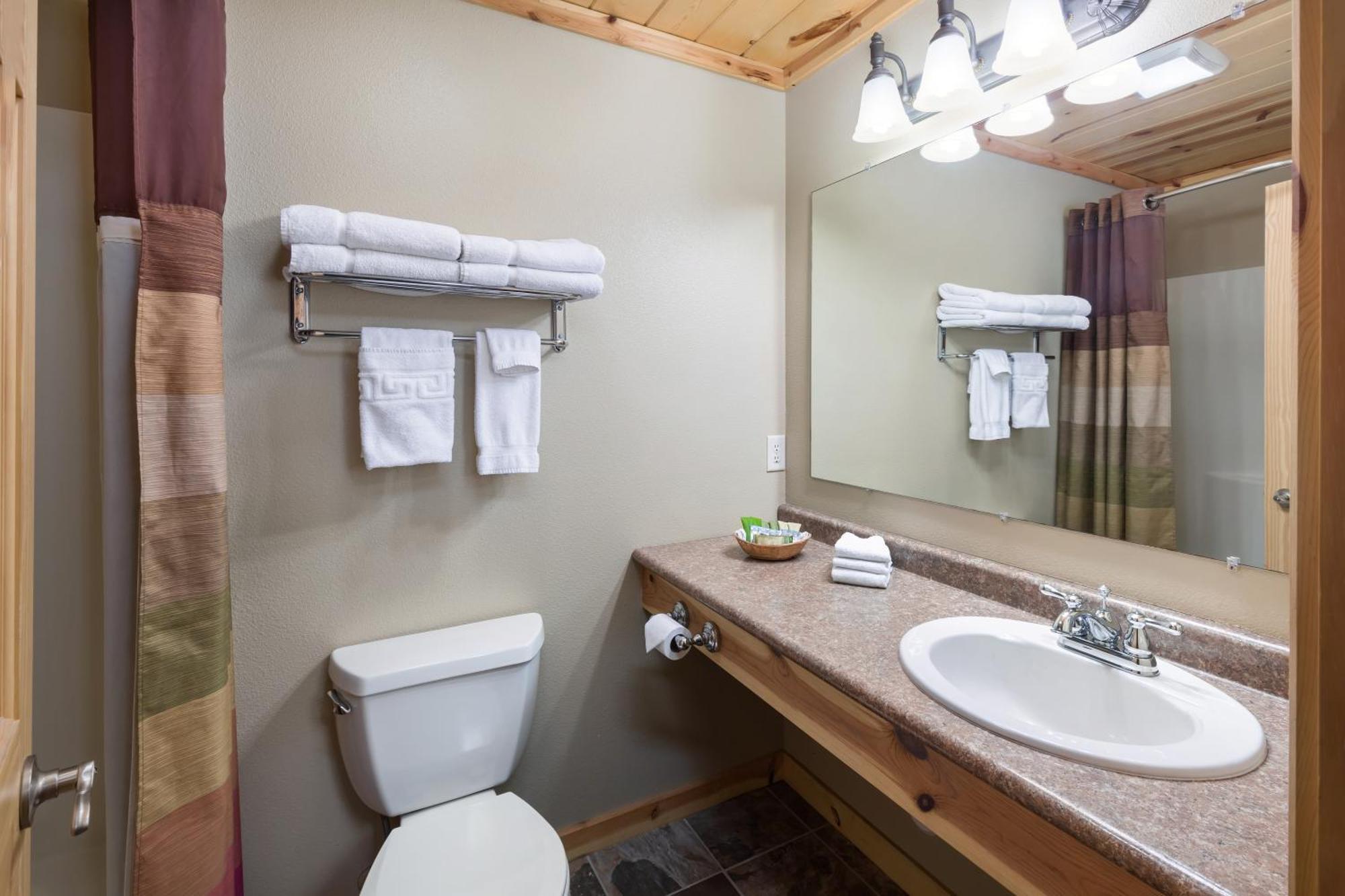 Rock Crest Lodge & Cabins Custer Bagian luar foto