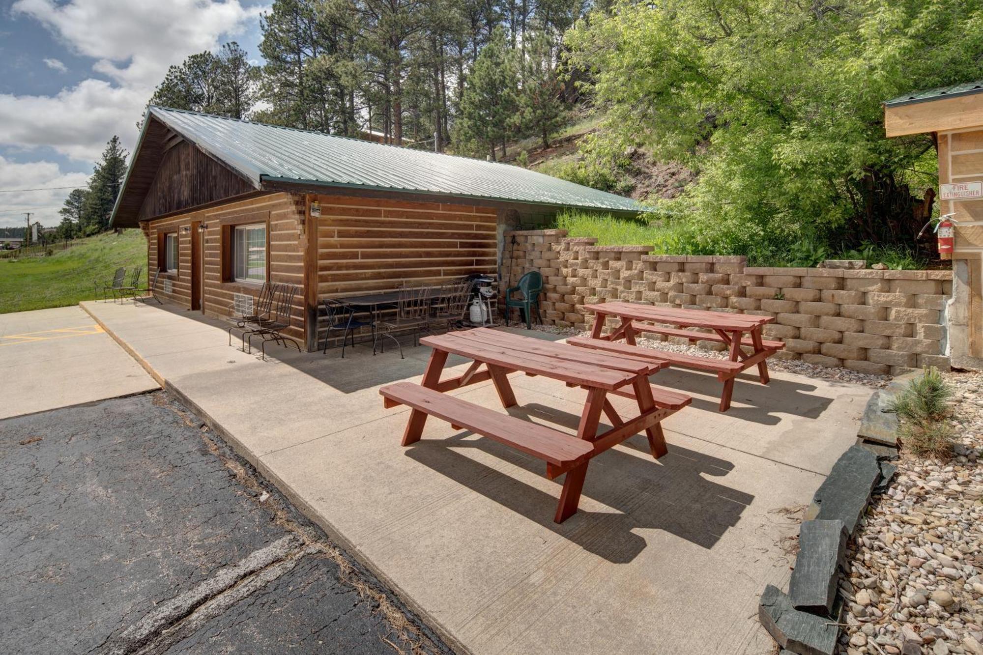 Rock Crest Lodge & Cabins Custer Bagian luar foto
