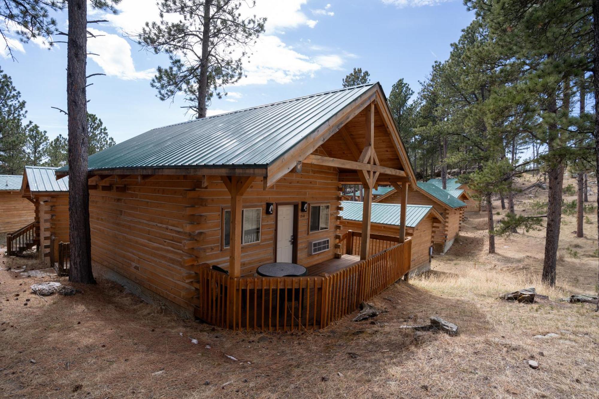 Rock Crest Lodge & Cabins Custer Bagian luar foto