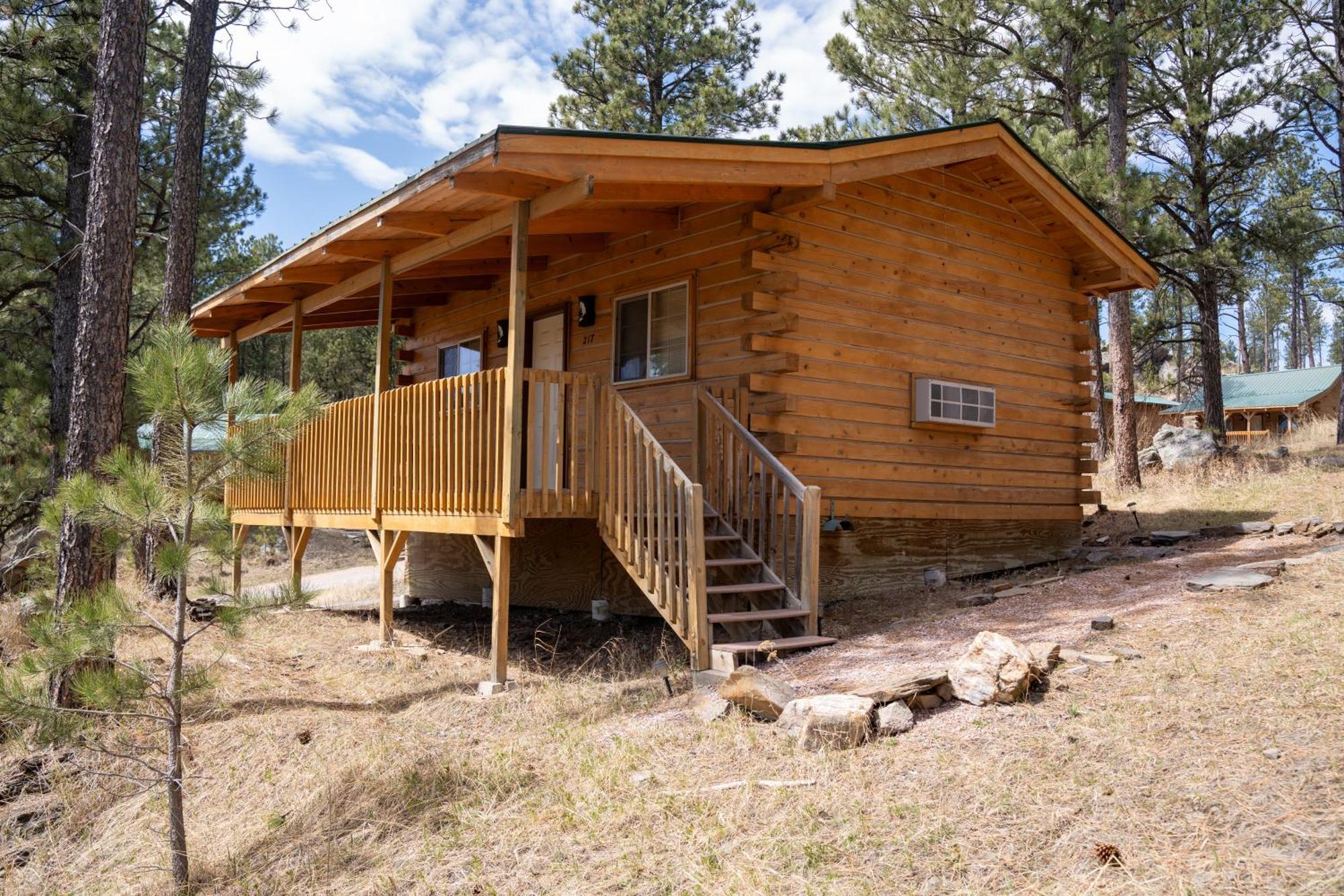 Rock Crest Lodge & Cabins Custer Bagian luar foto