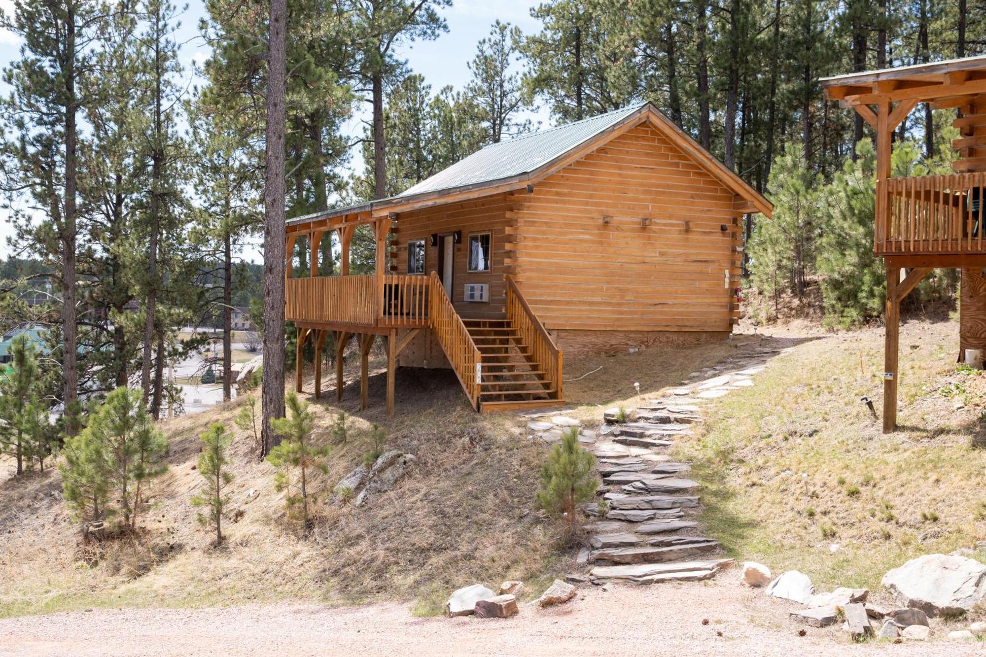Rock Crest Lodge & Cabins Custer Bagian luar foto