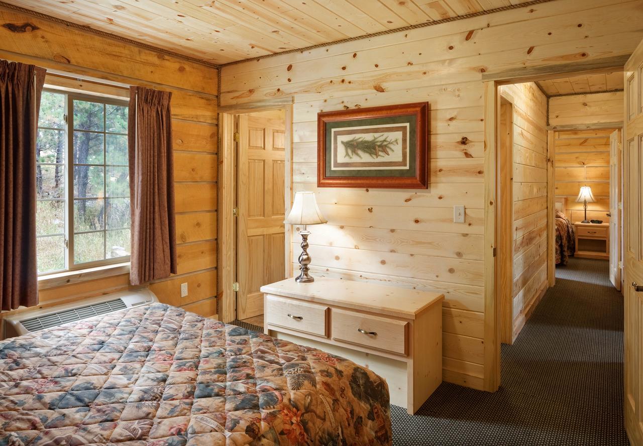 Rock Crest Lodge & Cabins Custer Bagian luar foto