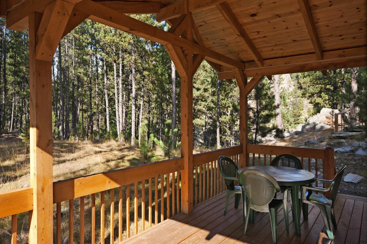 Rock Crest Lodge & Cabins Custer Bagian luar foto