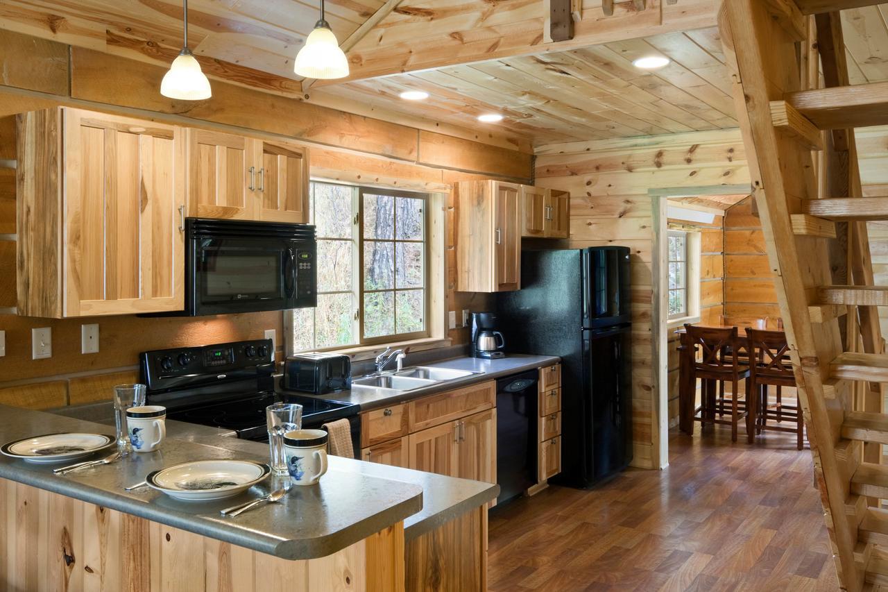 Rock Crest Lodge & Cabins Custer Bagian luar foto