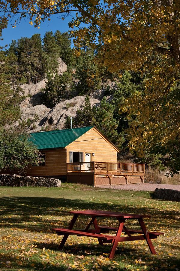 Rock Crest Lodge & Cabins Custer Bagian luar foto
